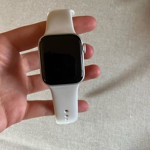 Series 4 NON-cellular Apple Watch !!